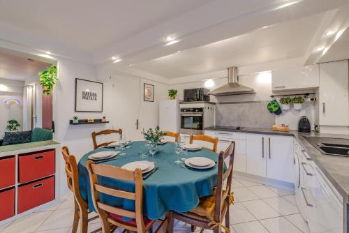 кухня, L'Oasis - Disney 10min - Paris - Vallée Village - Parking (L'Oasis - Disney 10min - Paris - Vallee Village - Parking) in Шеси