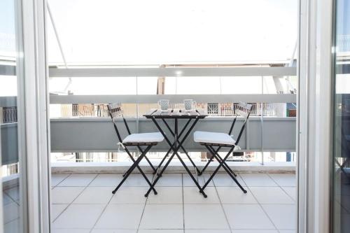 Splendid Apt Located in the Historic Area of Exarcheia - image 2