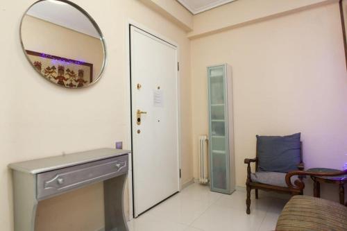 Splendid Apt Located in the Historic Area of Exarcheia - image 4