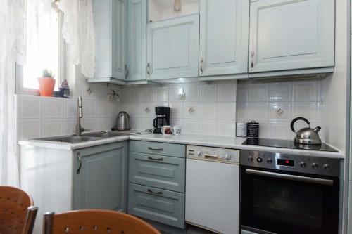 Urban Cosy 2 Bd Apt Near Metro with Balcony - main image