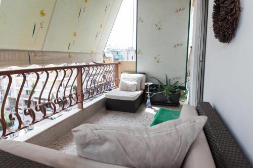 Urban Cosy 2 Bd Apt Near Metro with Balcony - image 3