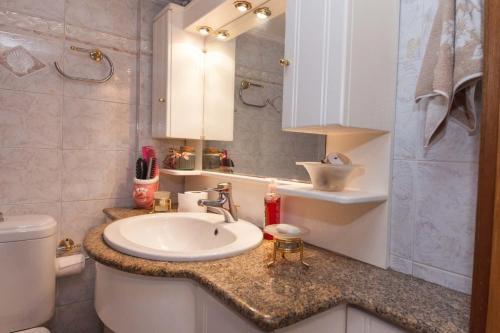 Chrisoupoli Cheerful 2 Bd Apt with Balcony - image 11
