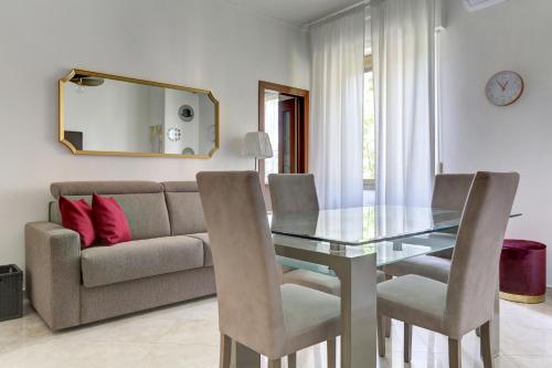 Vatican Apt Doria 64 - Home and More - image 7