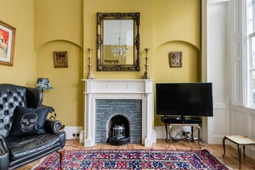 Classic Elegance - Regency Apartment with Period Features - image 7