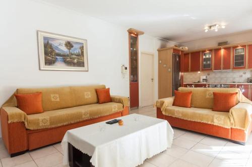 Scenic Balcony Apt in Vibrant Petralona - image 10