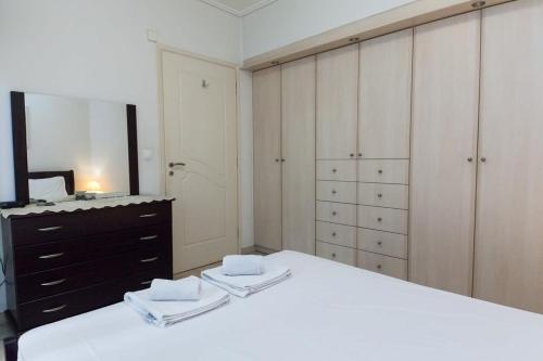 Scenic Balcony Apt in Vibrant Petralona - image 13