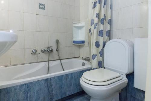 Scenic Balcony Apt in Vibrant Petralona - image 14