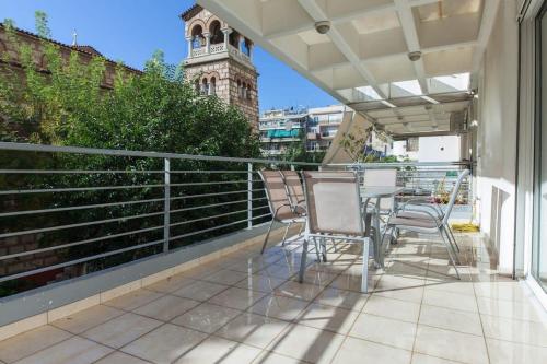 Scenic Balcony Apt in Vibrant Petralona