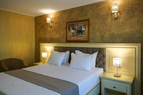 Double Room image 7