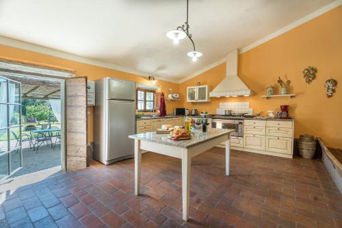 NONNO FERNANDO 18&4, Emma Villas