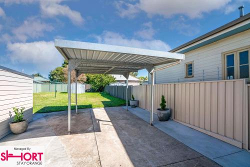 Bright, Cosy Cottage Central To Town - CBD, Orange (photo 7)