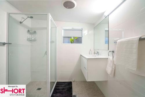 Bright, Cosy Cottage Central To Town - CBD, Orange (photo 6)