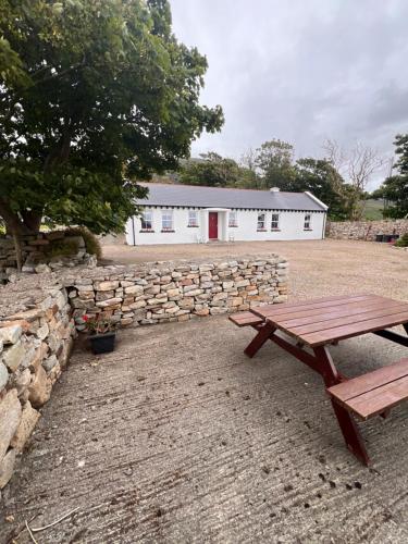 Exterior view, Mia's Self Catering Holiday Cottage Donegal in Dunglow