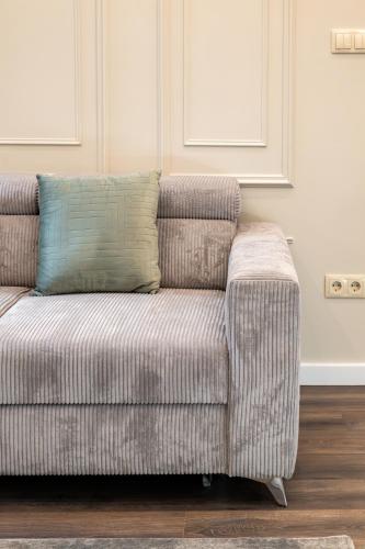 D52 Luxury Suite - image 7