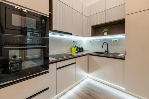 D52 Luxury Suite - image 2