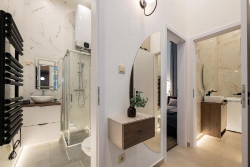 D52 Luxury Suite - image 2