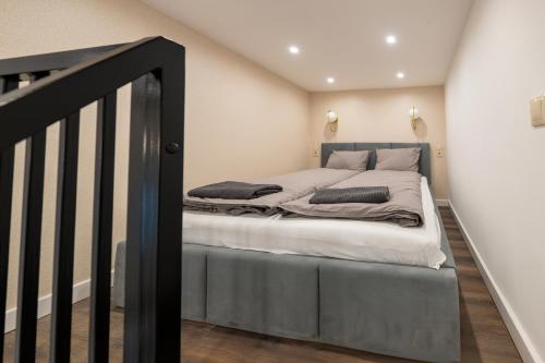 D52 Luxury Suite - image 9