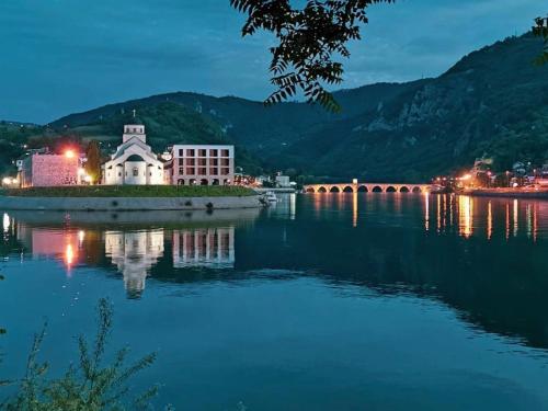 . Apartmani i sobe Okuka
