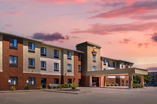 Comfort Suites Merrillville near US 30 in Merrillville, USA