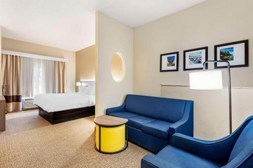 Comfort Suites Merrillville - image 6