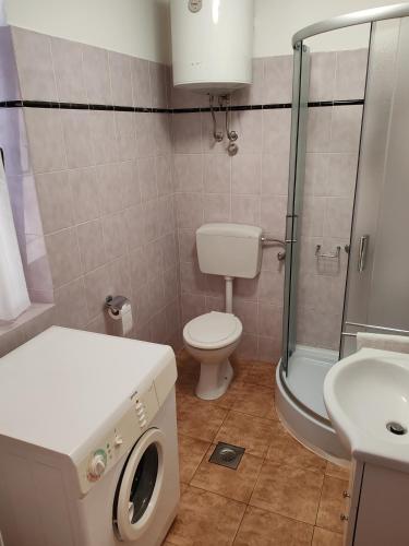 Zuhanyzó, Miriam in Savudrija