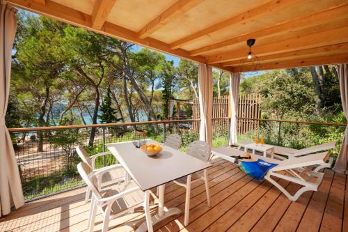 Premium Two-Bedroom Glamping Home with Terrace and Sea View  image 2