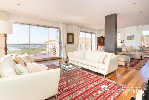 ห้องส่วนกลางสำหรับนั่งเล่น/ดูทีวี, Stylish Villa Havana with Sea Views, Private Pool & A/C in กินต์ มาร์