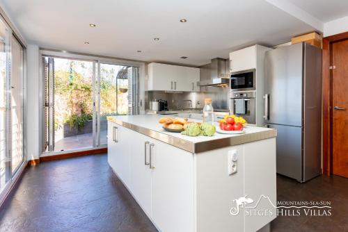 ห้องครัว, Stylish Villa Havana with Sea Views, Private Pool & A/C in กินต์ มาร์