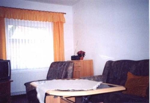 1 queen bed, 1 sofa bed