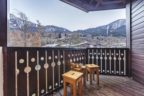 Apartment with Mountain View