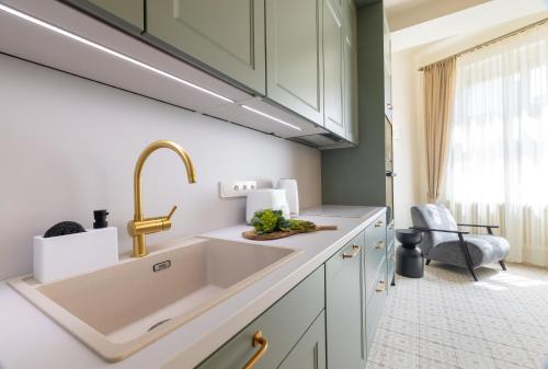 Luxury 2BR Apartment in Old Town with AC by EasyBNB Premium, Praga (zdjęcie 7)