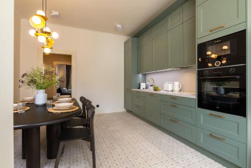 Luxury 2BR Apartment in Old Town with AC by EasyBNB Premium, Praga (zdjęcie 6)