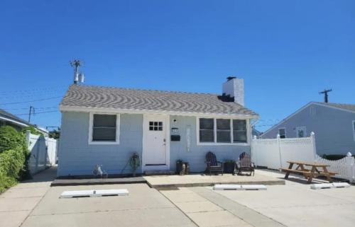 33rd St Unit A 2BR Beach Home Hideaway Parking in Brigantine, USA