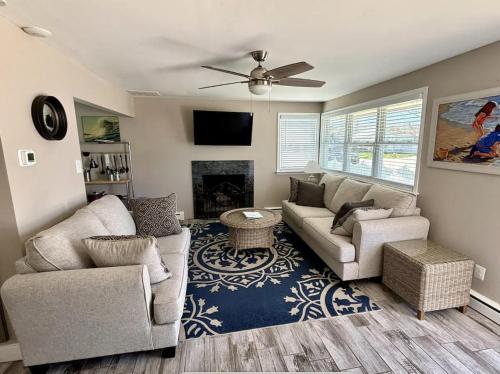 33rd St Unit A 2BR Beach Home Hideaway Parking in Brigantine, USA