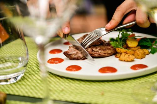 Le Mas Des Aigras - Hotel & Restaurant de Charme en Provence - 레스토랑