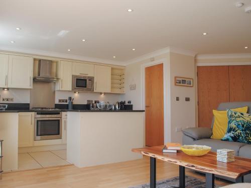 8 Thurlestone Beach - image 12