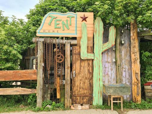 入口, Luxuszelt in der Pferdeherde in 布賴丁