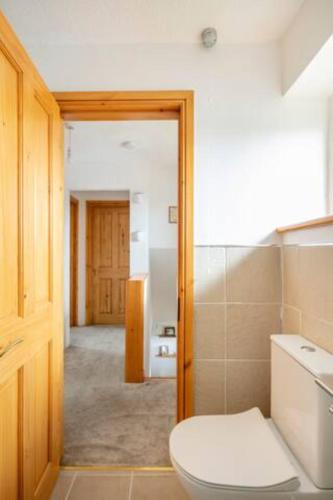 Cosy Single Room, Smart TV, 5 Minute Walk from Train Station Cosy Single Room, Smart TV, 5 Minute Walk from Train Station