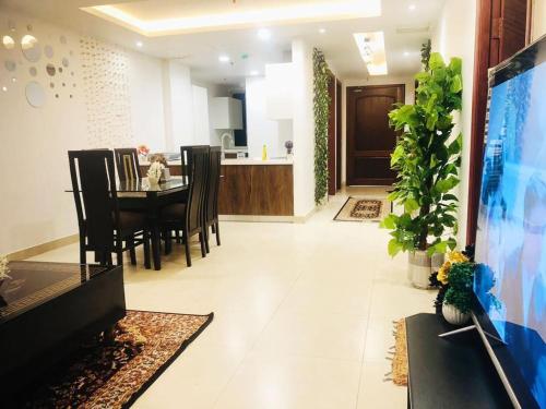 Two Bed DD DHA Ph4 Gold Crest Lahore - image 5