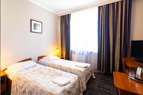 2 twin beds