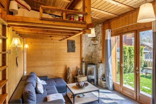 Apartment with Mountain View
