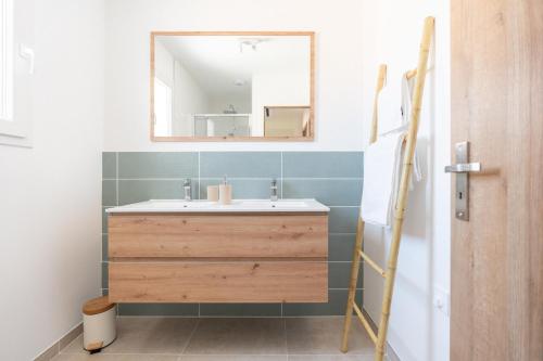 Villa Romarin in มาริญาน