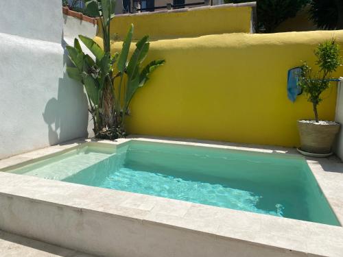 Maison avec piscine bord de mer gîte à louer Marseille Borely Racecourse