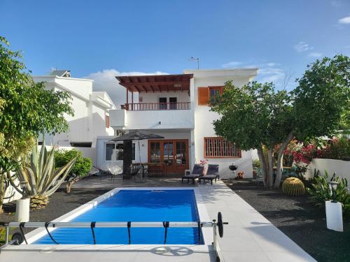VILLA ANNA With heated pool 4