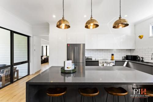 Luxury Home Sleeps 9 Guests in ซิลเวอร์ลีฟส์