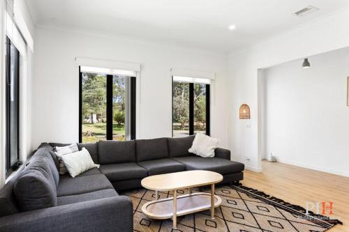 Luxury Home Sleeps 9 Guests in ซิลเวอร์ลีฟส์