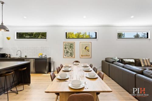 Luxury Home Sleeps 9 Guests in ซิลเวอร์ลีฟส์