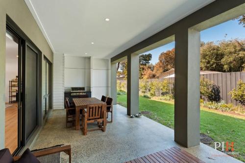Luxury Home Sleeps 9 Guests in ซิลเวอร์ลีฟส์