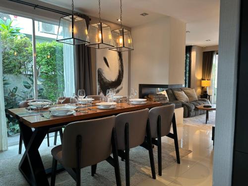 Metthods living near Chiang Mai Night Szafari