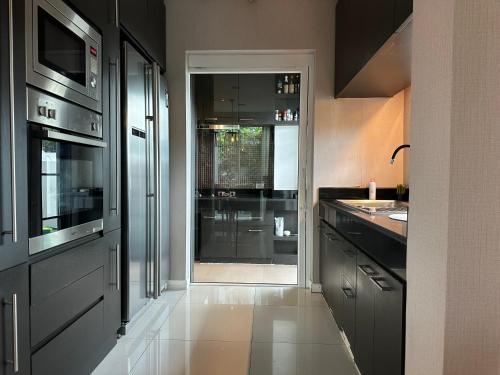 Metthods living near Chiang Mai Night Szafari